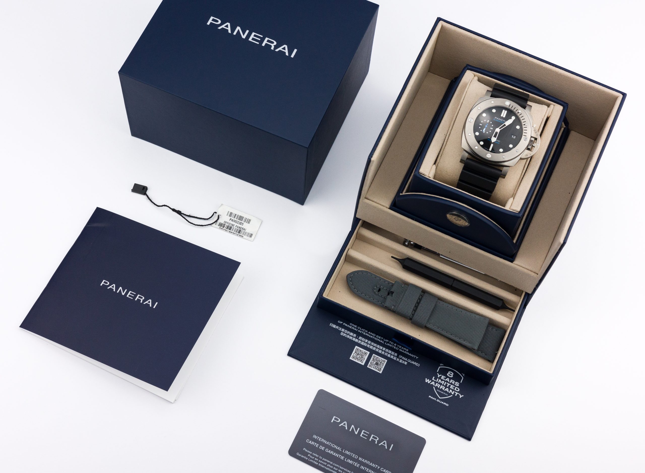 Panerai Luminor Submersible PAM02305 ChronoTimepieces